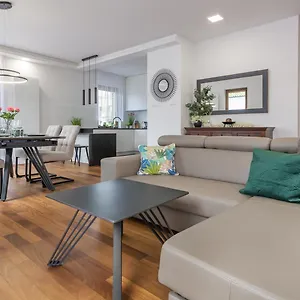 https://apartamenty-sunsnow-sopocka-rezydencja.sopothotels.com